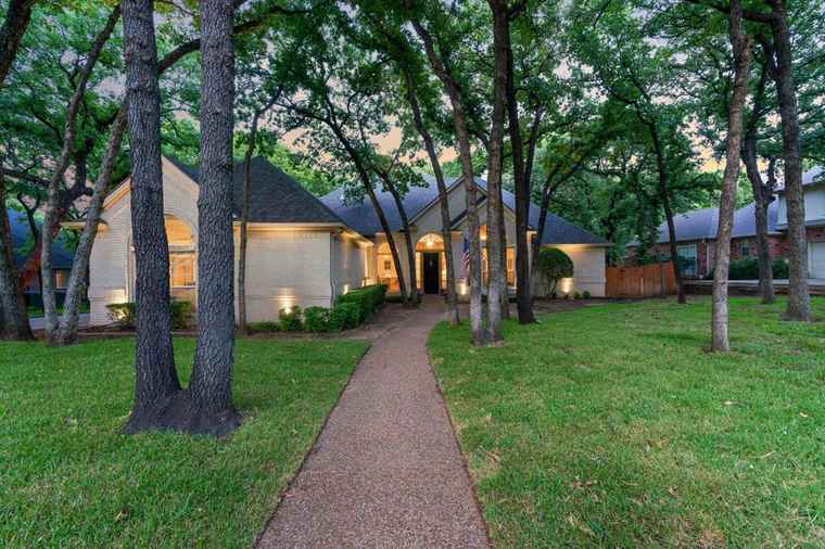 Photo of 607 Royal Ln Southlake, TX 76092