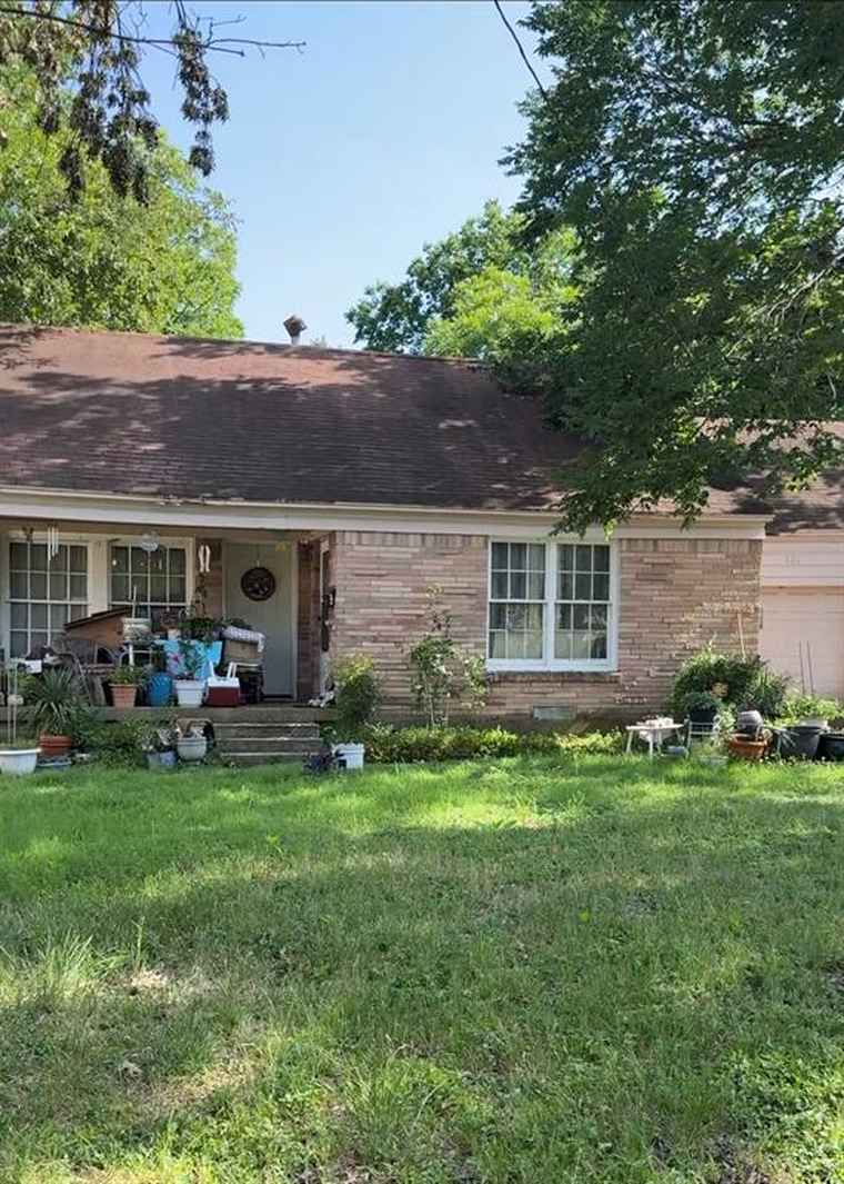 Photo of 608 W 8th St Irving, TX 75060