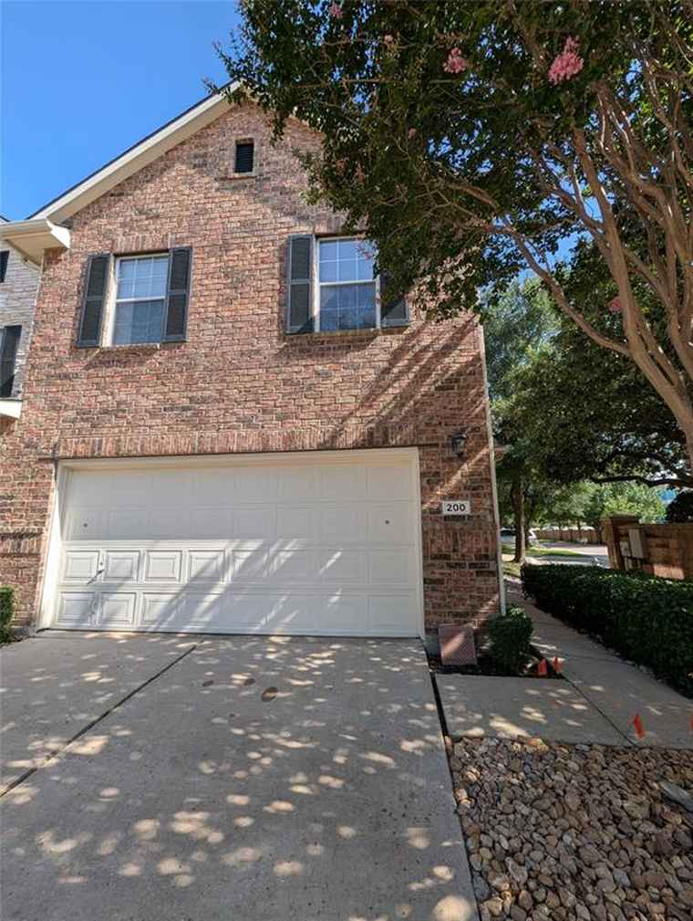Photo of 200 Inverness Dr Lewisville, TX 75067