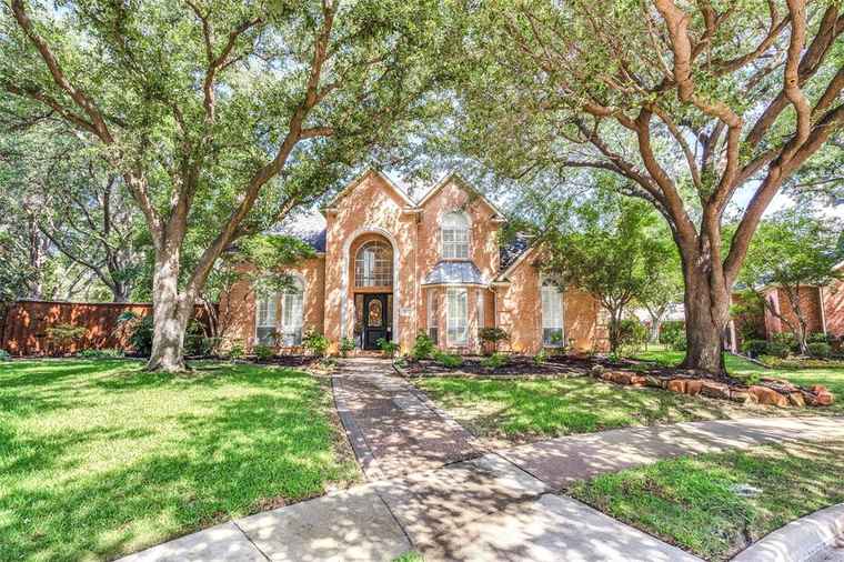 Photo of 4560 Emerson Dr Plano, TX 75093