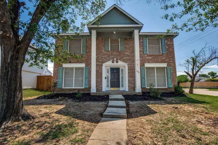 Photo of 1004 Brae Loch Dr Dallas, TX 75217