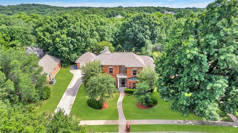 Photo of 3041 Creekview Dr Grapevine, TX 76051