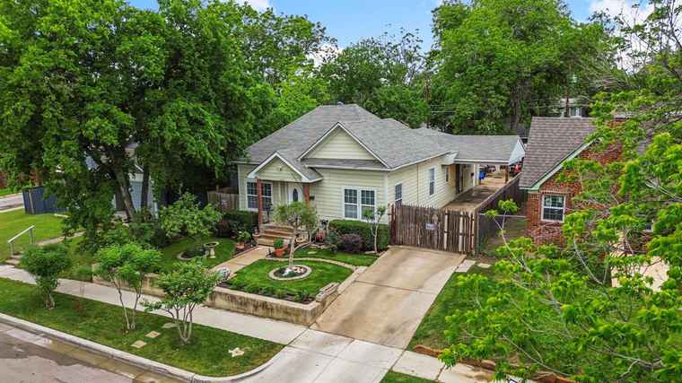 Photo of 2903 Mt Vernon Ave Fort Worth, TX 76103