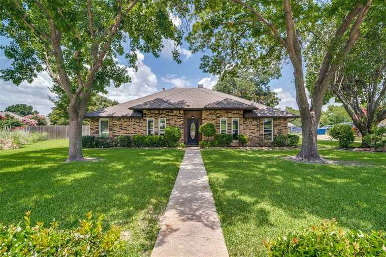 Photo of 913 Lake Meadows Dr Rockwall, TX 75087