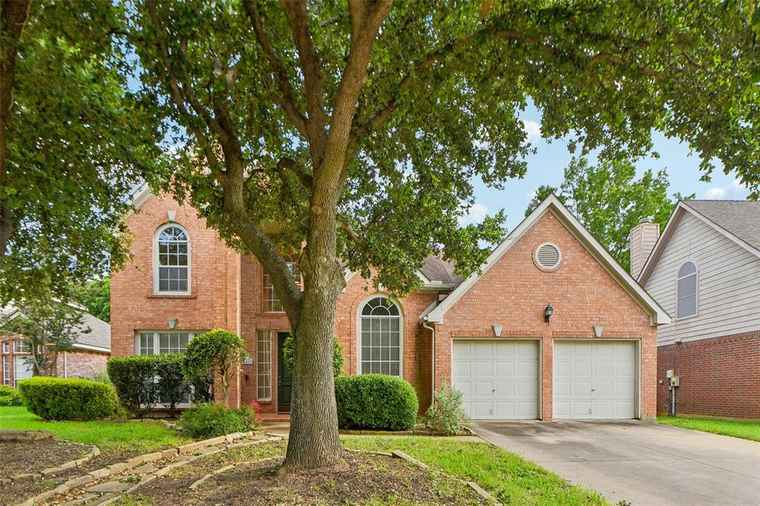 Photo of 2545 Springhill Dr Grapevine, TX 76051