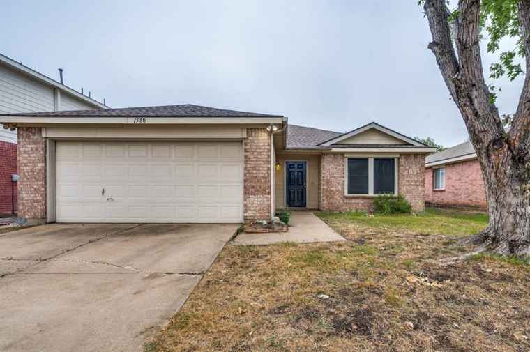 Photo of 1580 Chivalry Ln Little Elm, TX 75068