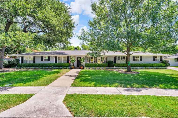 Photo of 116 W Shore Dr Richardson, TX 75080