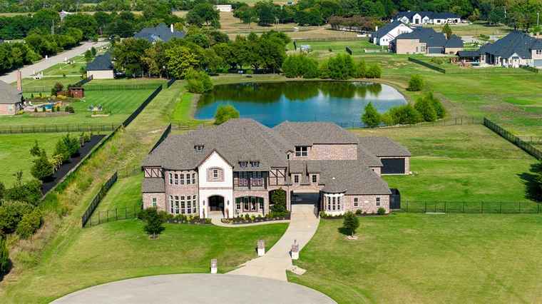 Photo of 901 Inverness Ct Lucas, TX 75002