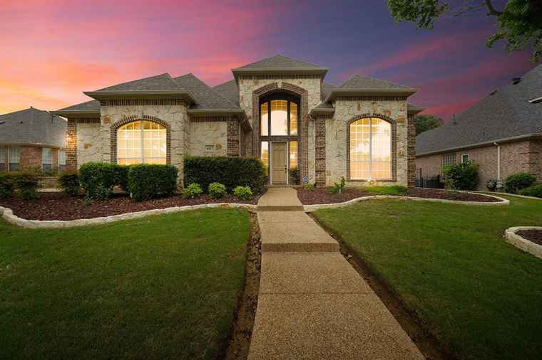 Photo of 4417 Bent Grass Way Flower Mound, TX 75028