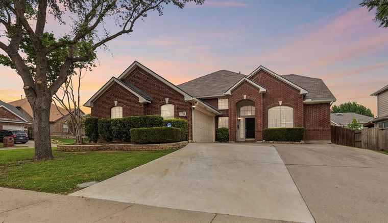 Photo of 7752 Parkwood Plaza Dr Fort Worth, TX 76137