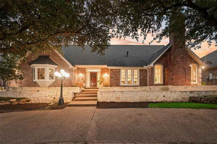 Photo of 2406 Club Creek Blvd Garland, TX 75043