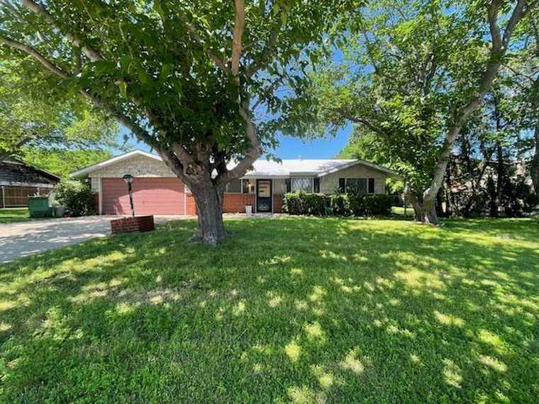 Photo of 949 Easy St Grapevine, TX 76051