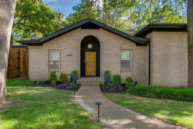 Photo of 6040 N Jim Miller Rd Dallas, TX 75228