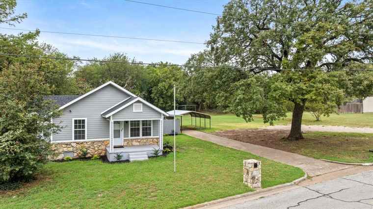 Photo of 1007 W Water St Weatherford, TX 76086