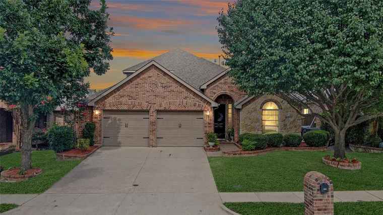Photo of 1900 Woodway Dr McKinney, TX 75071