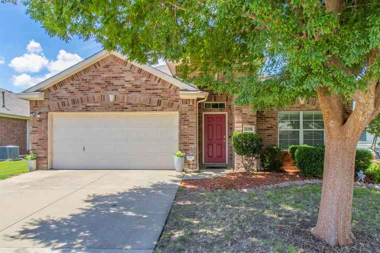 Photo of 2790 Sun Rise Ln Grand Prairie, TX 75052