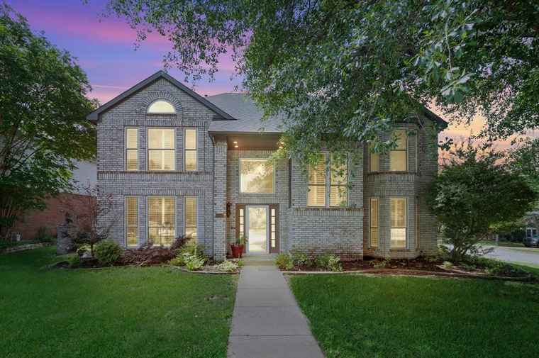 Photo of 2153 Branchwood Dr Grapevine, TX 76051