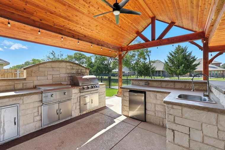 Photo of 2839 Terrosa Dr Grand Prairie, TX 75054