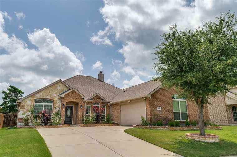 Photo of 5006 Crawfish Ln Garland, TX 75043