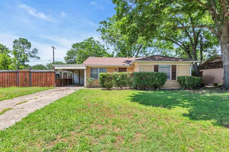 Photo of 2437 Vickie St Mesquite, TX 75149