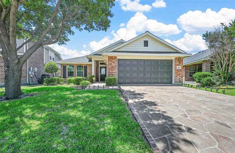 Photo of 1002 Weeson Rd Forney, TX 75126
