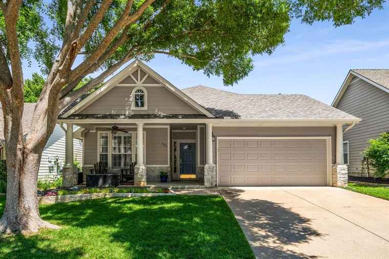 Photo of 504 Landing Ct Grapevine, TX 76051