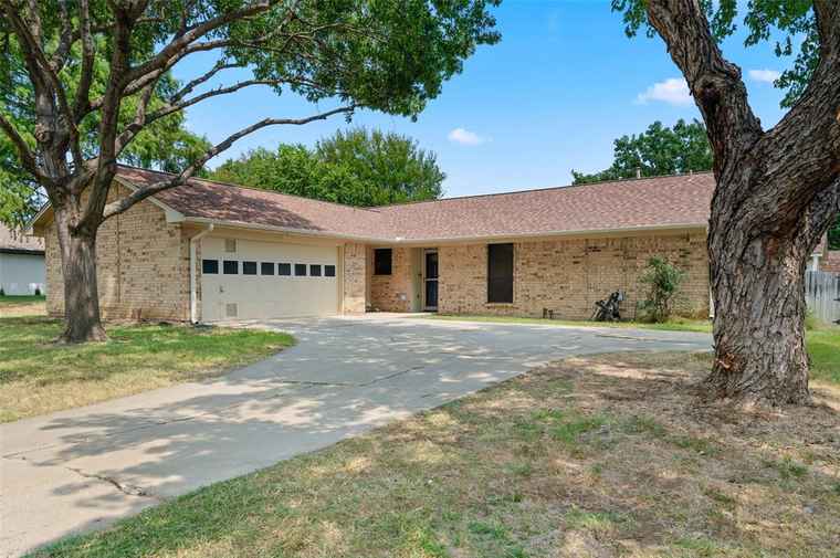 Photo of 3804 Yellowstone Pl Denton, TX 76209
