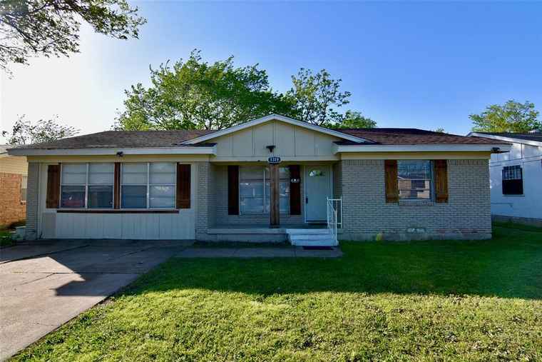 Photo of 1319 Summit St Mesquite, TX 75149