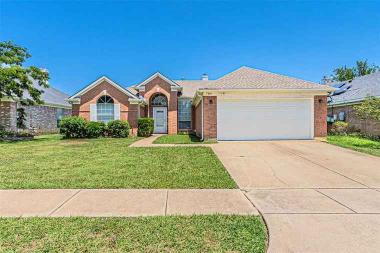 Photo of 709 Willington Dr Arlington, TX 76018