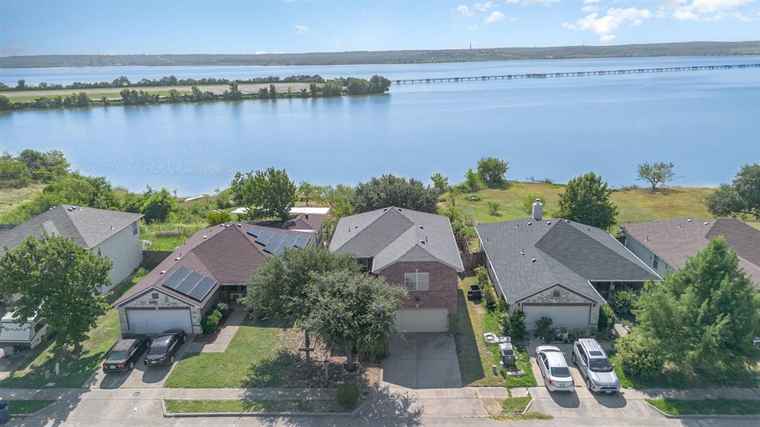 Photo of 1614 Nina Dr Dallas, TX 75051