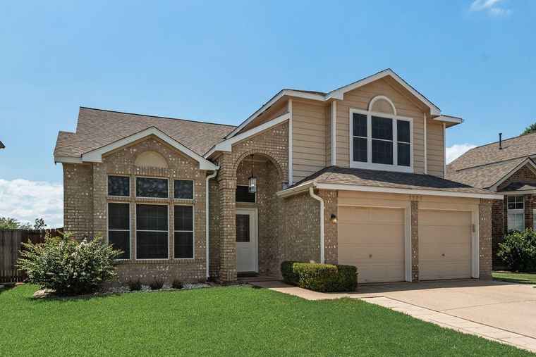 Photo of 3325 Fox Hollow Ct Flower Mound, TX 75028