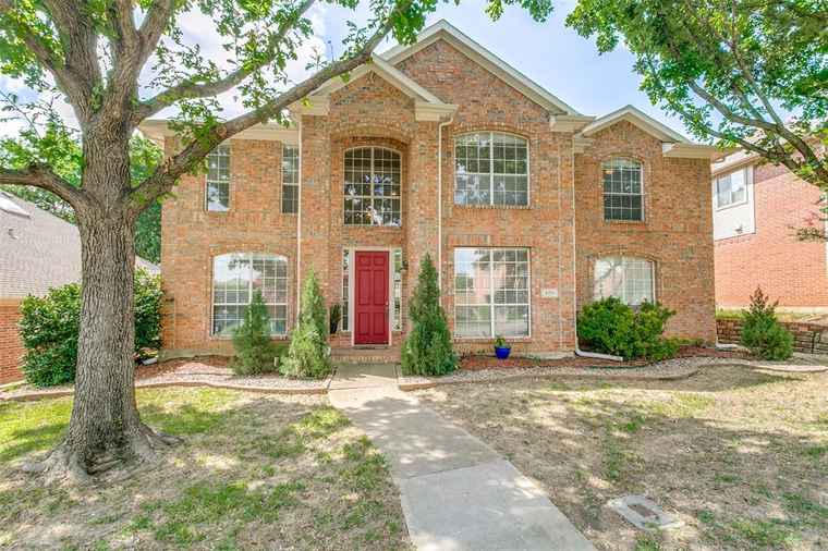 Photo of 408 Crestview Point Dr Lewisville, TX 75067