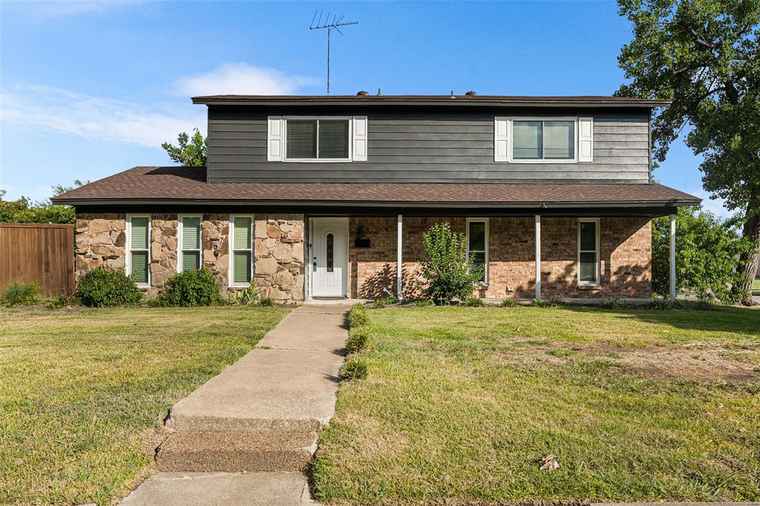 Photo of 1801 Travis St Garland, TX 75042
