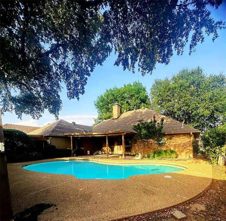Photo of 2911 Staffordshire Dr Carrollton, TX 75007