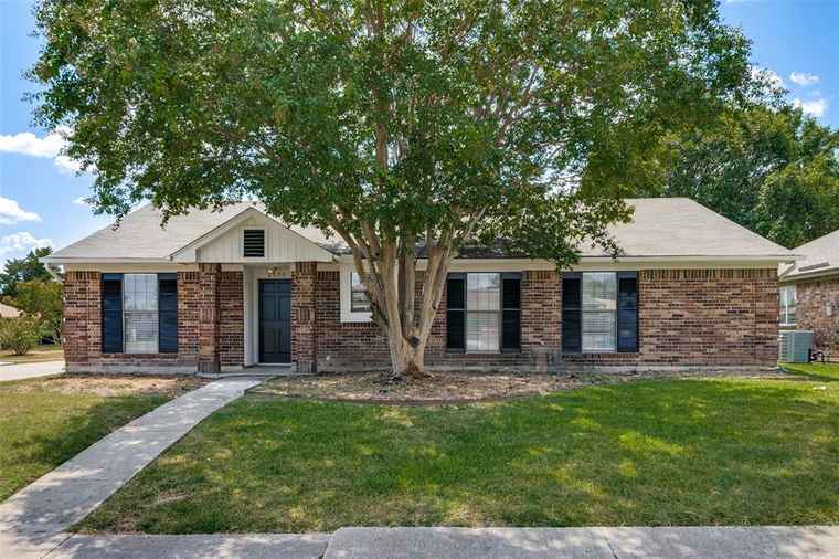 Photo of 2600 Red River St Mesquite, TX 75150