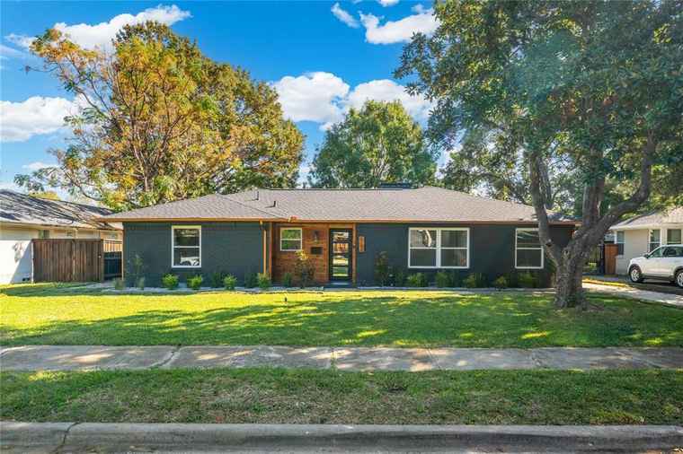 Photo of 6746 Braeburn Dr Dallas, TX 75214