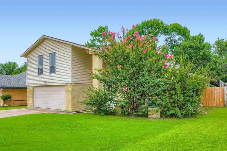 Photo of 902 Via Valencia Mesquite, TX 75150