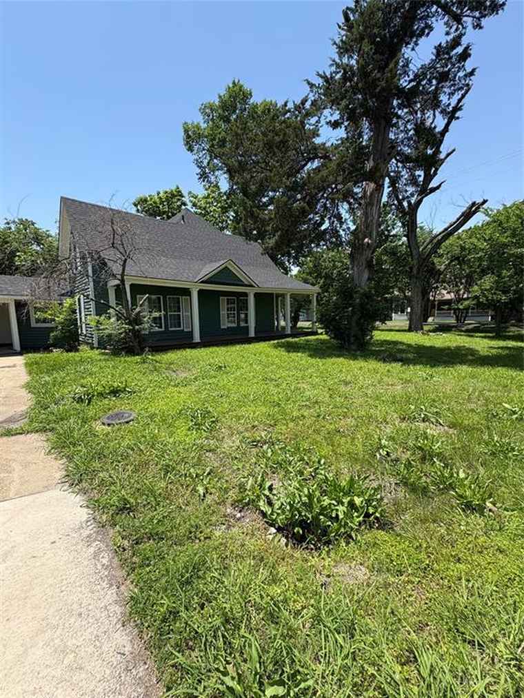 Photo of 401 S Bois D Arc St Forney, TX 75126