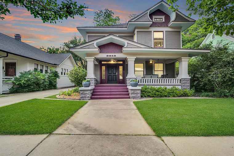Photo of 2212 College Ave Fort Worth, TX 76110