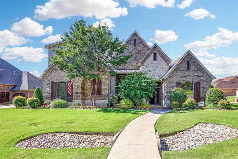 Photo of 2000 Diamond Rim Pass Rd Keller, TX 76248