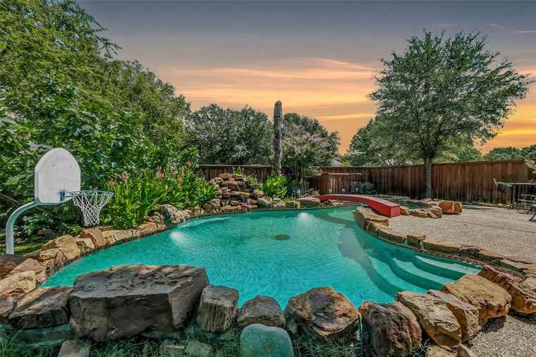 Photo of 708 Dove Cir Coppell, TX 75019