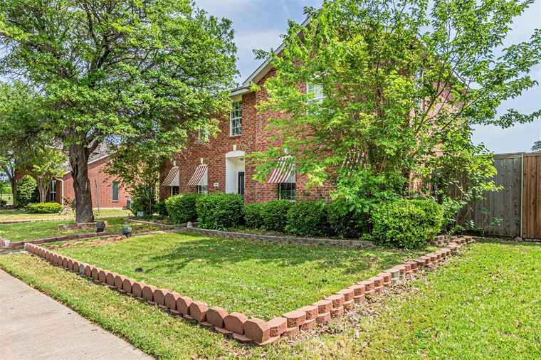 Photo of 1542 Home Park Dr Allen, TX 75002