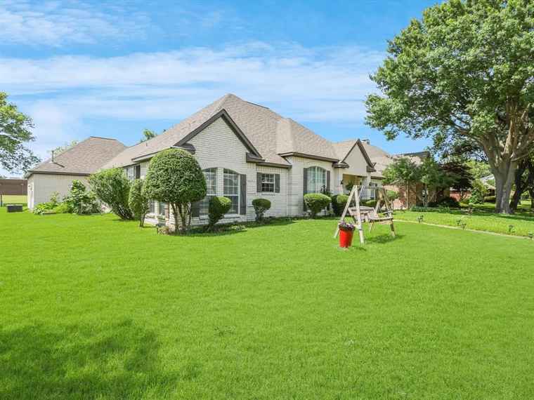 Photo of 1413 W Waterford Pl Garland, TX 75044