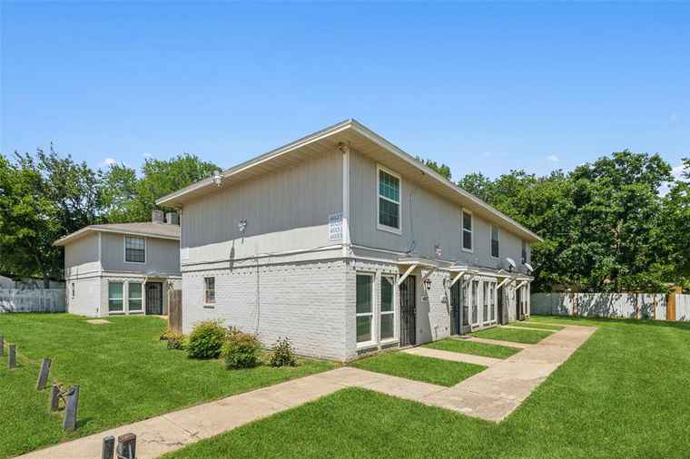 Photo of 4927 Miller Ave Fort Worth, TX 76119