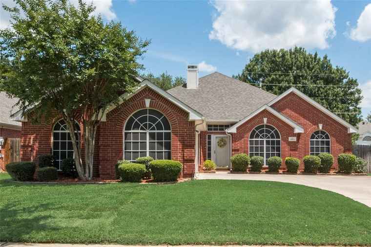 Photo of 1353 Gatewood Dr Keller, TX 76248