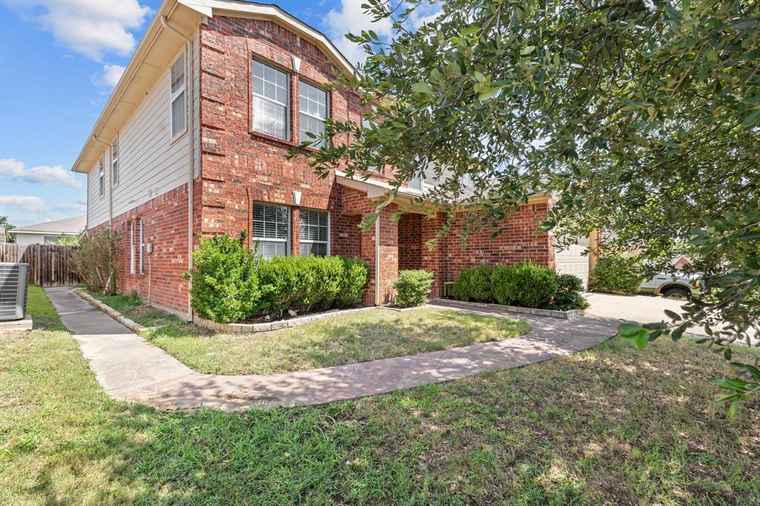 Photo of 2620 Big Spring Dr Fort Worth, TX 76120