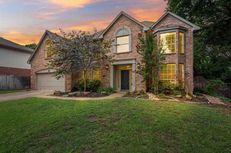 Photo of 2504 Springhill Dr Grapevine, TX 76051