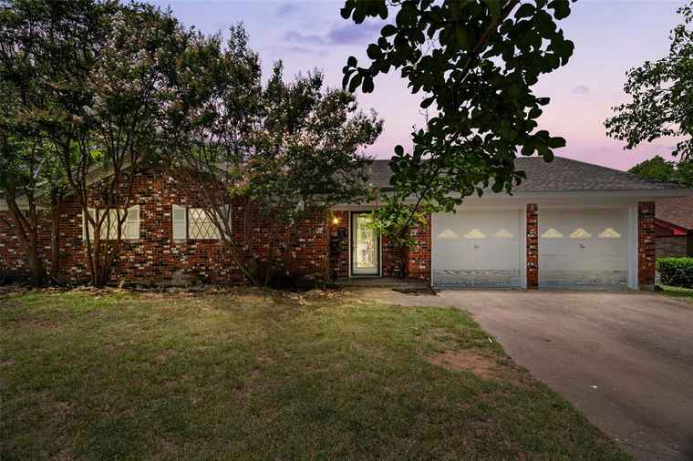 Photo of 1012 Bois D Arc St Weatherford, TX 76086
