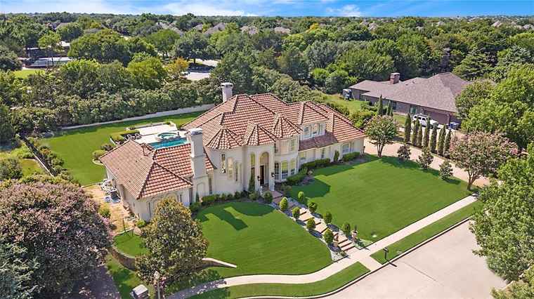 Photo of 2200 Woodbridge Dr McKinney, TX 75072