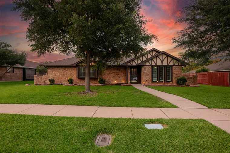 Photo of 1613 Parkside Trl Lewisville, TX 75077
